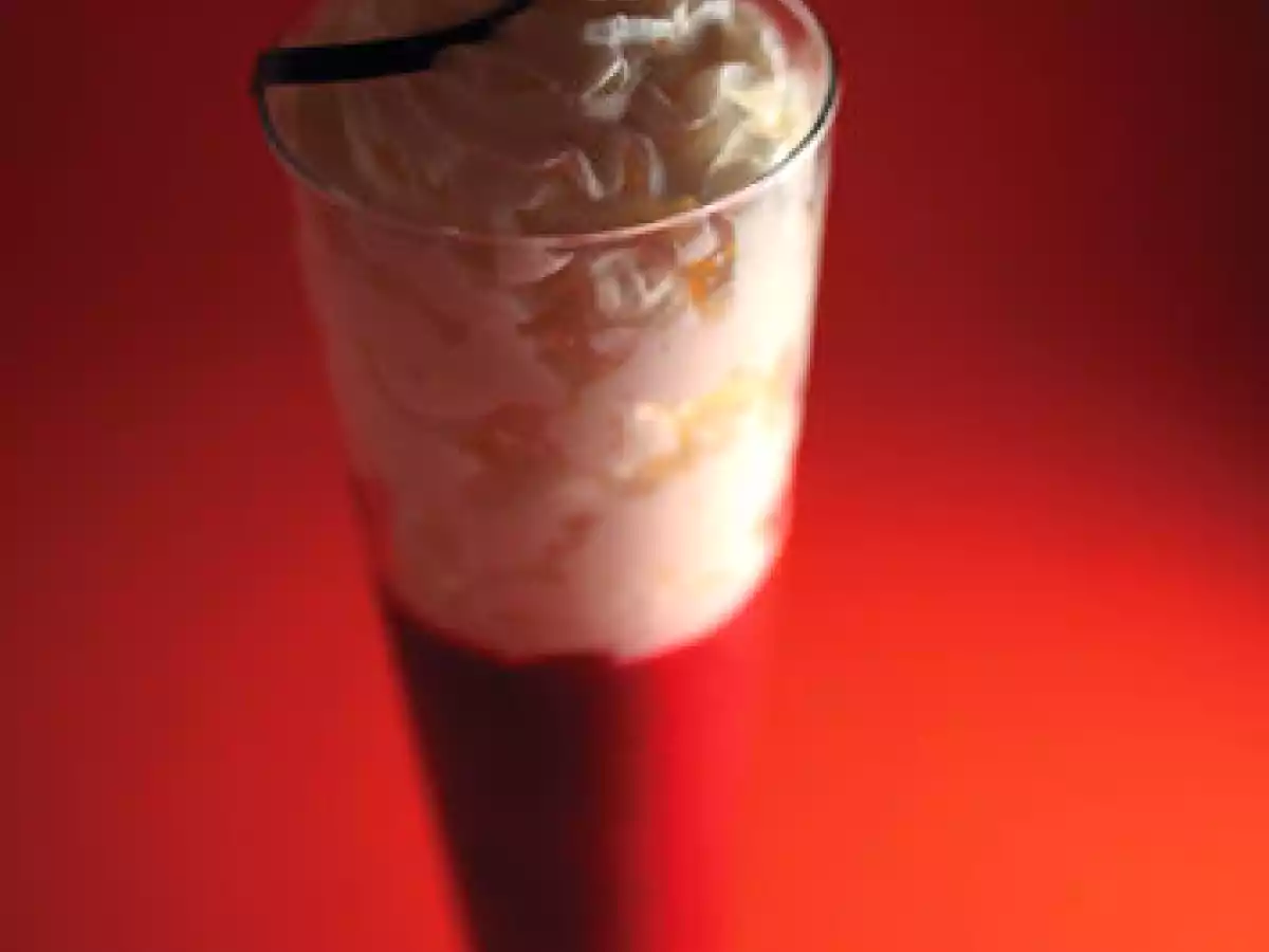 Cristalline de fraises, rhubarbe, mousse à la noix de coco et passion