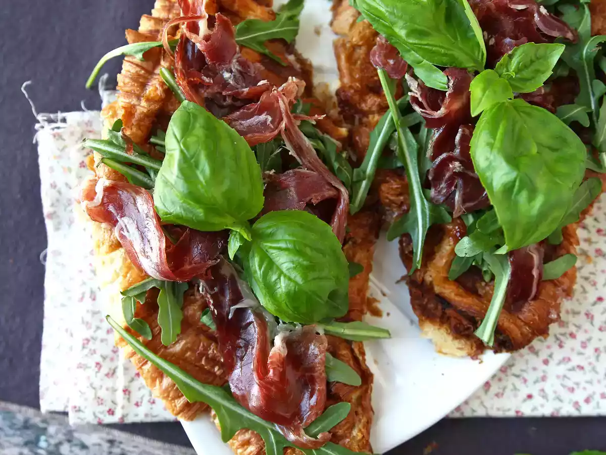 Croffle, le croissant gaufre garni de confiture de figues, fromage de chèvre et jambon! - photo 2