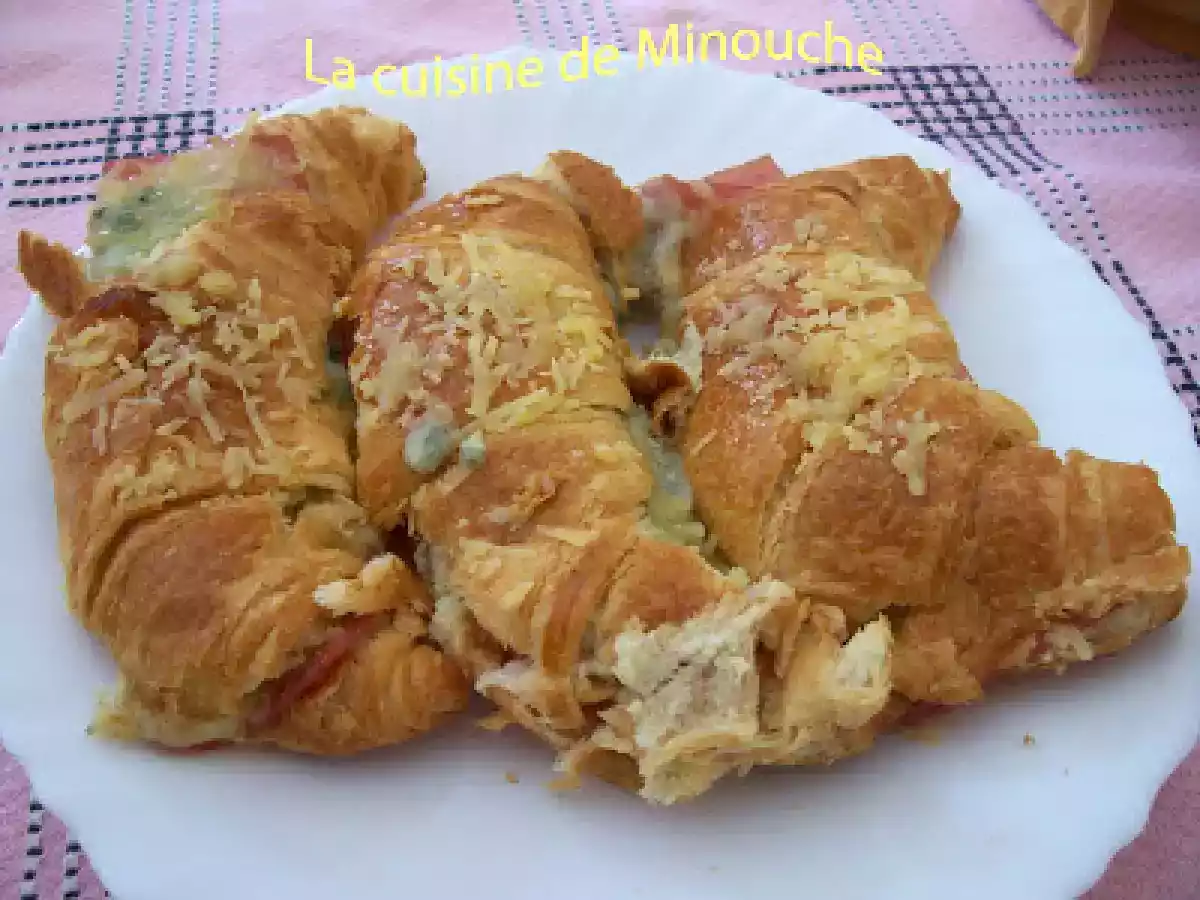 Croissant au jambon et au roquefort