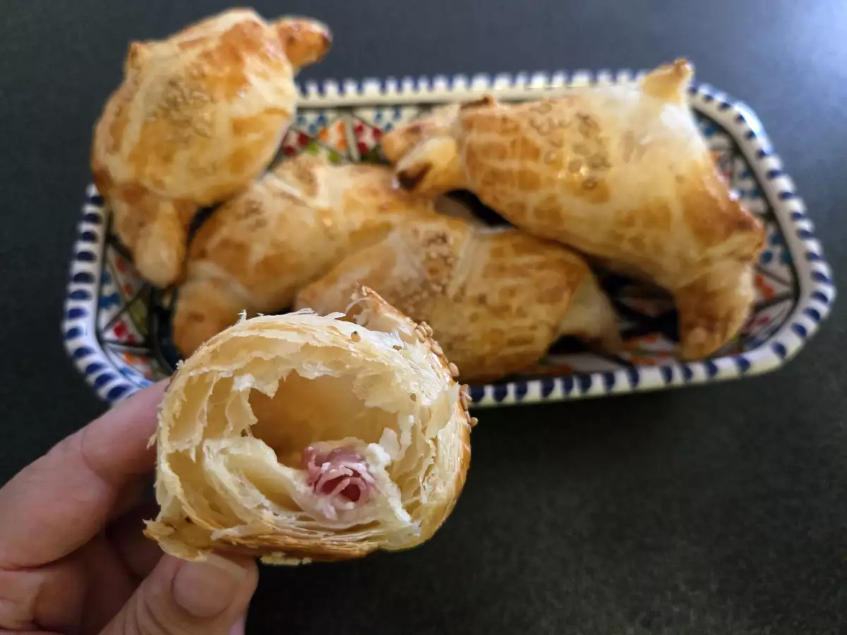Croissants apéritifs au jambon et au fromage