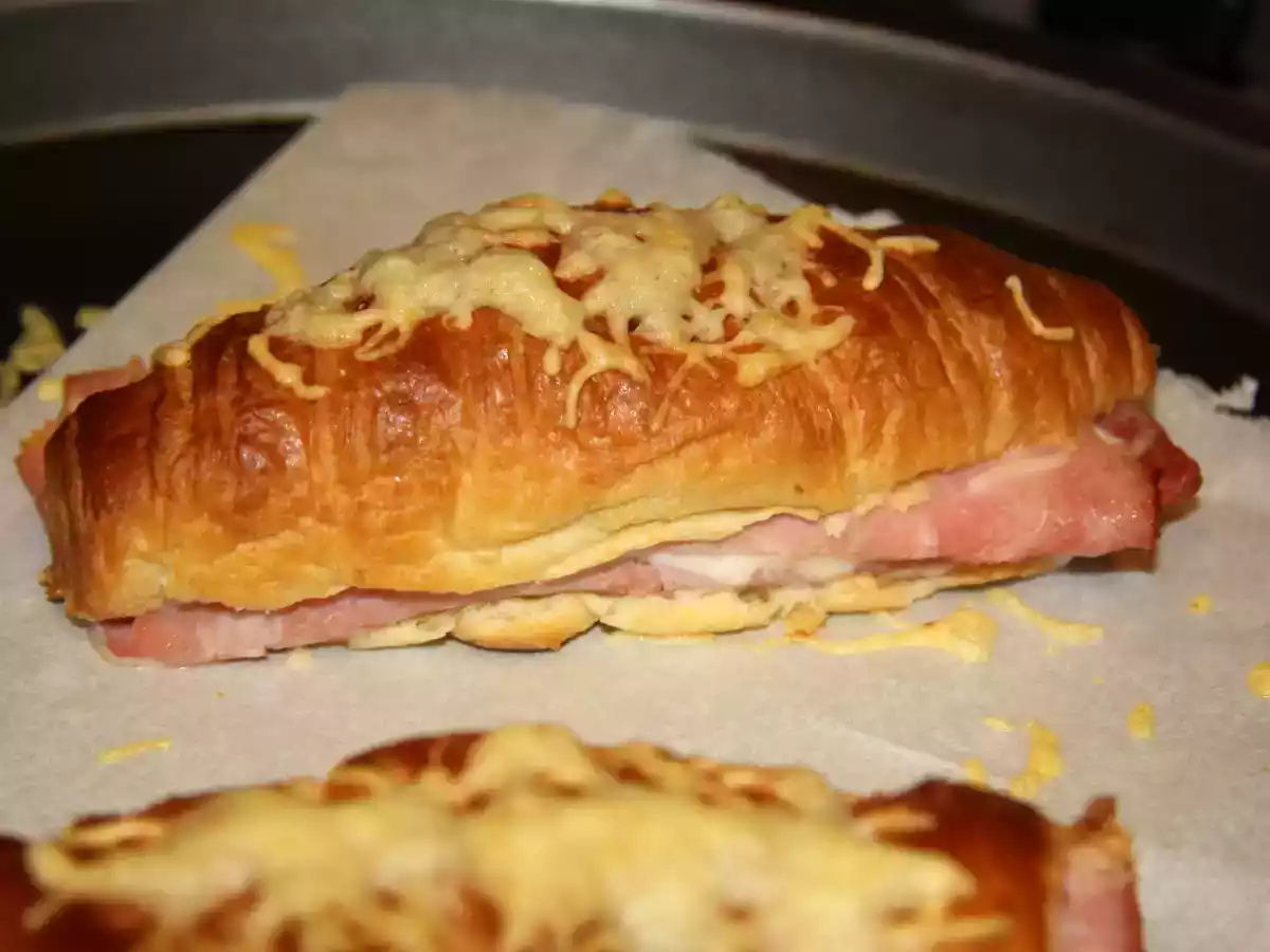 Croissants au jambon