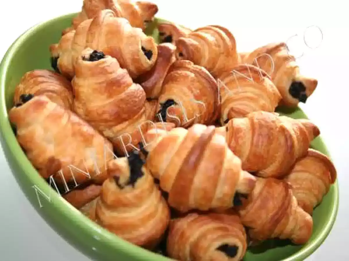 CROISSANTS AUX OLIVES