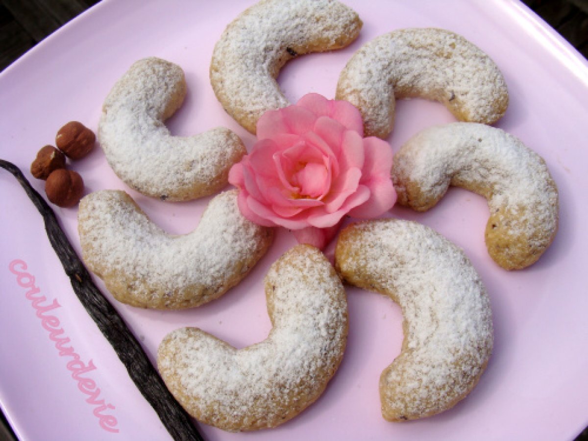 Croissants De Lune Aux Noisettes Et A La Vanille Recette Ptitchef