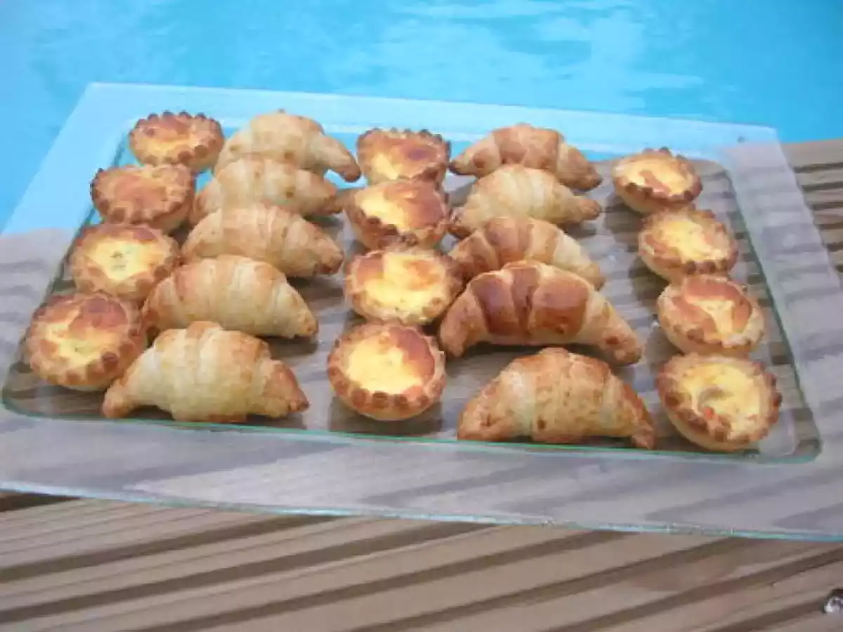Croissants et mini-quiches pour l'apéritif