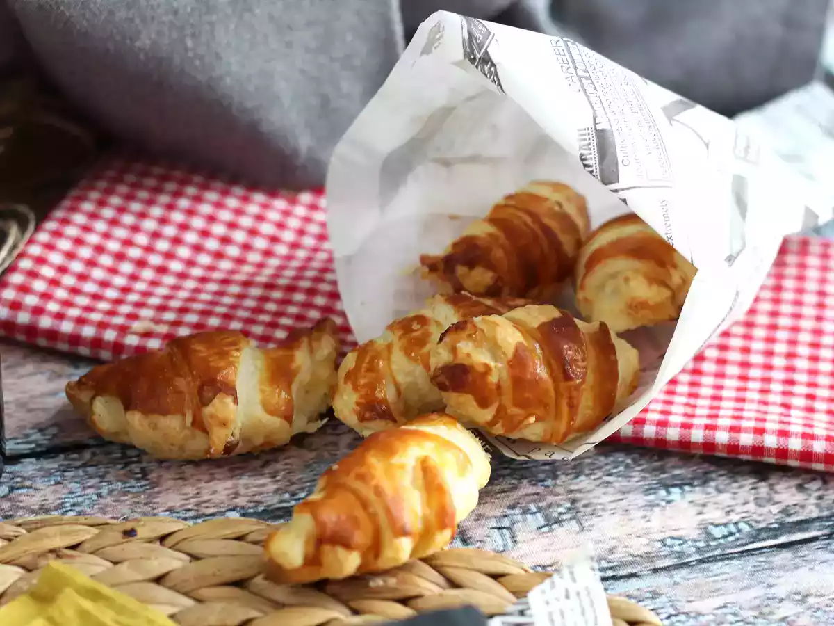 Croissants feuilletés à la béchamel, au jambon et au fromage - photo 3