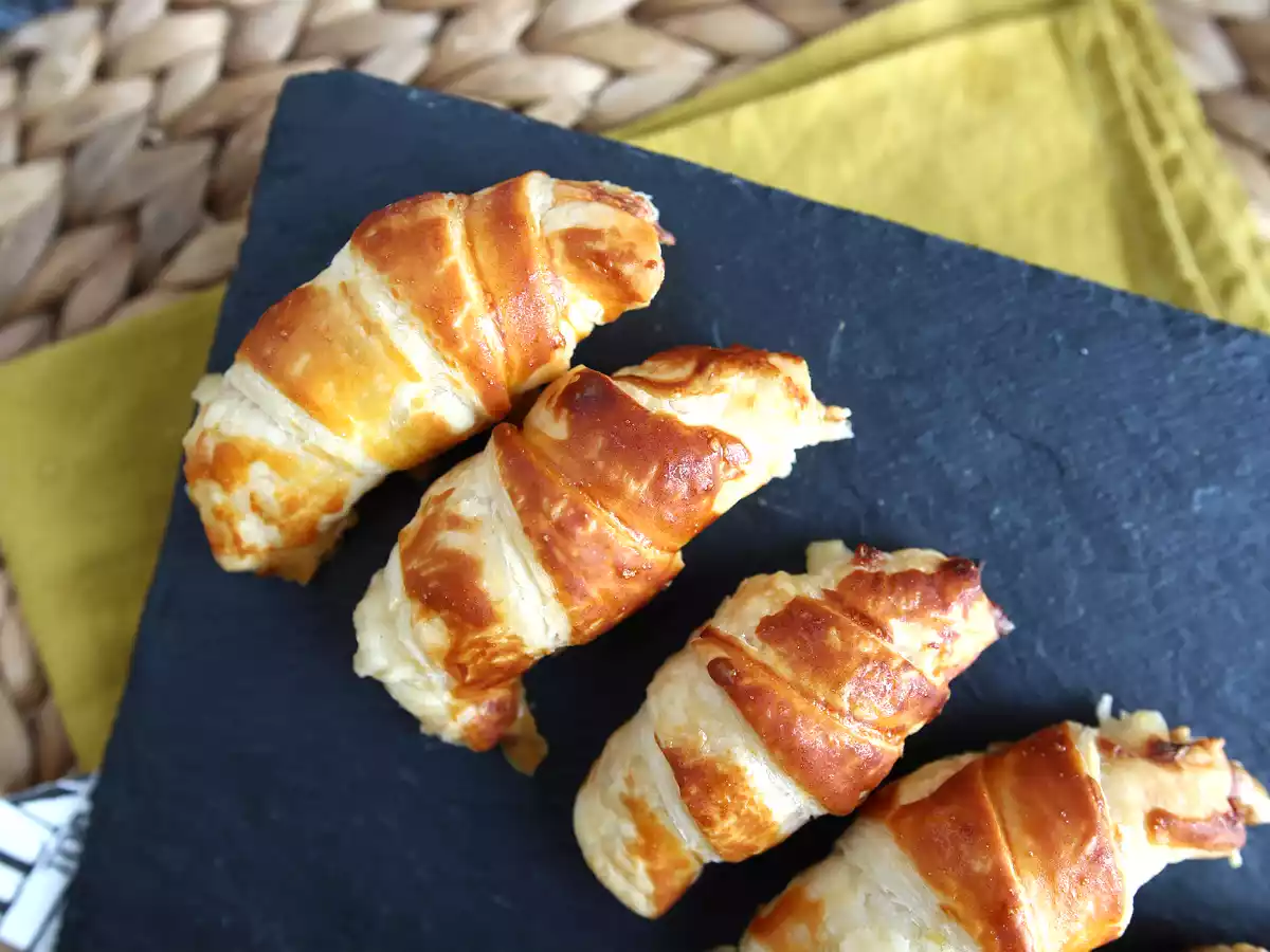 Croissants feuilletés à la béchamel, au jambon et au fromage - photo 4