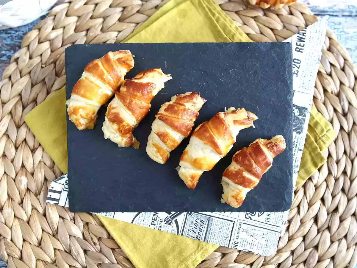Croissants feuilletés à la béchamel, au jambon et au fromage - photo 6
