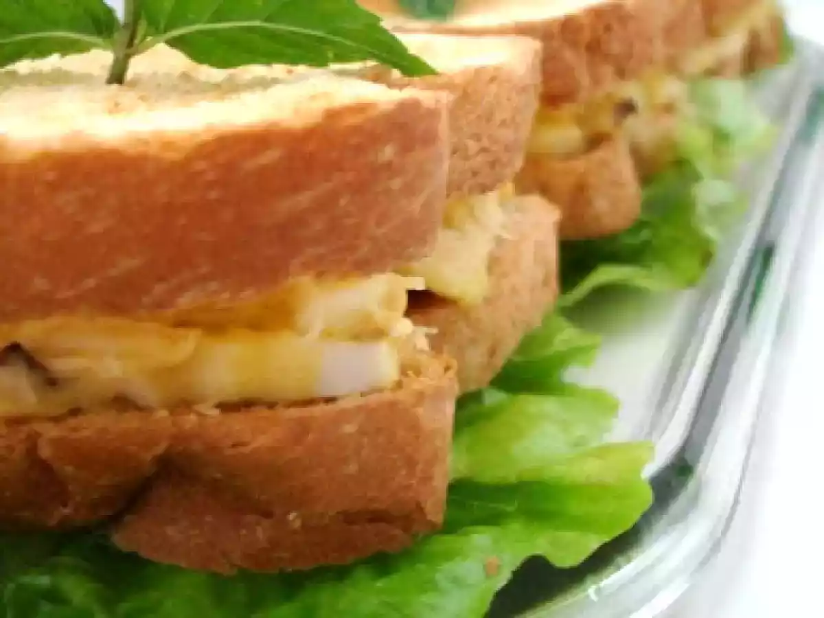 CROQUE AU POULET ET AUX OEUFS