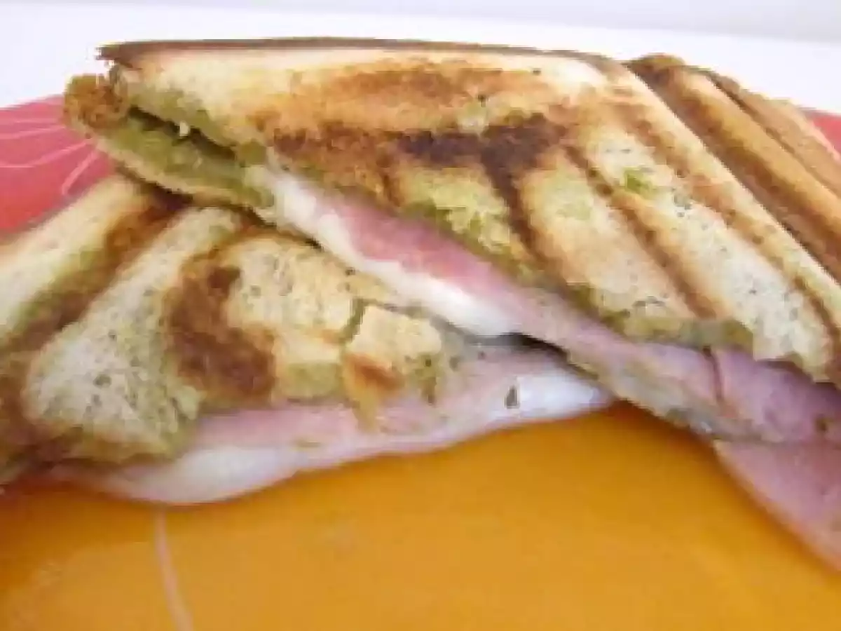 Croques pesto-mozzarella