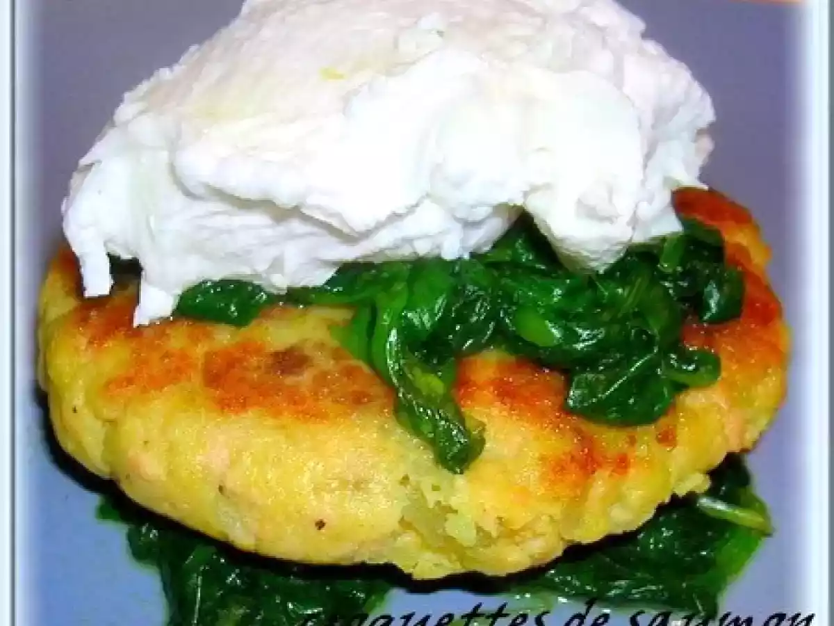 CROQUETTES DE SAUMON SUR LIT D'EPINARDS ET OEUF POCHE