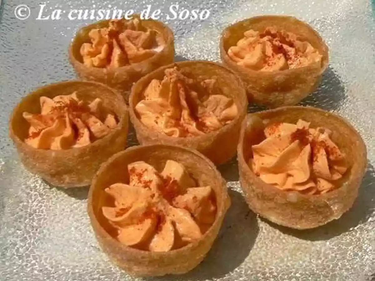 Croustades à la crème de poivrons et purée d'amandes