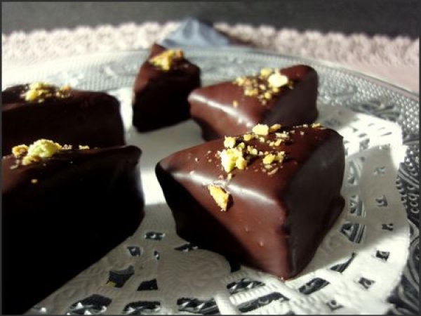 Crousti-fondant : bonbon au chocolat fourré au praliné croustillant