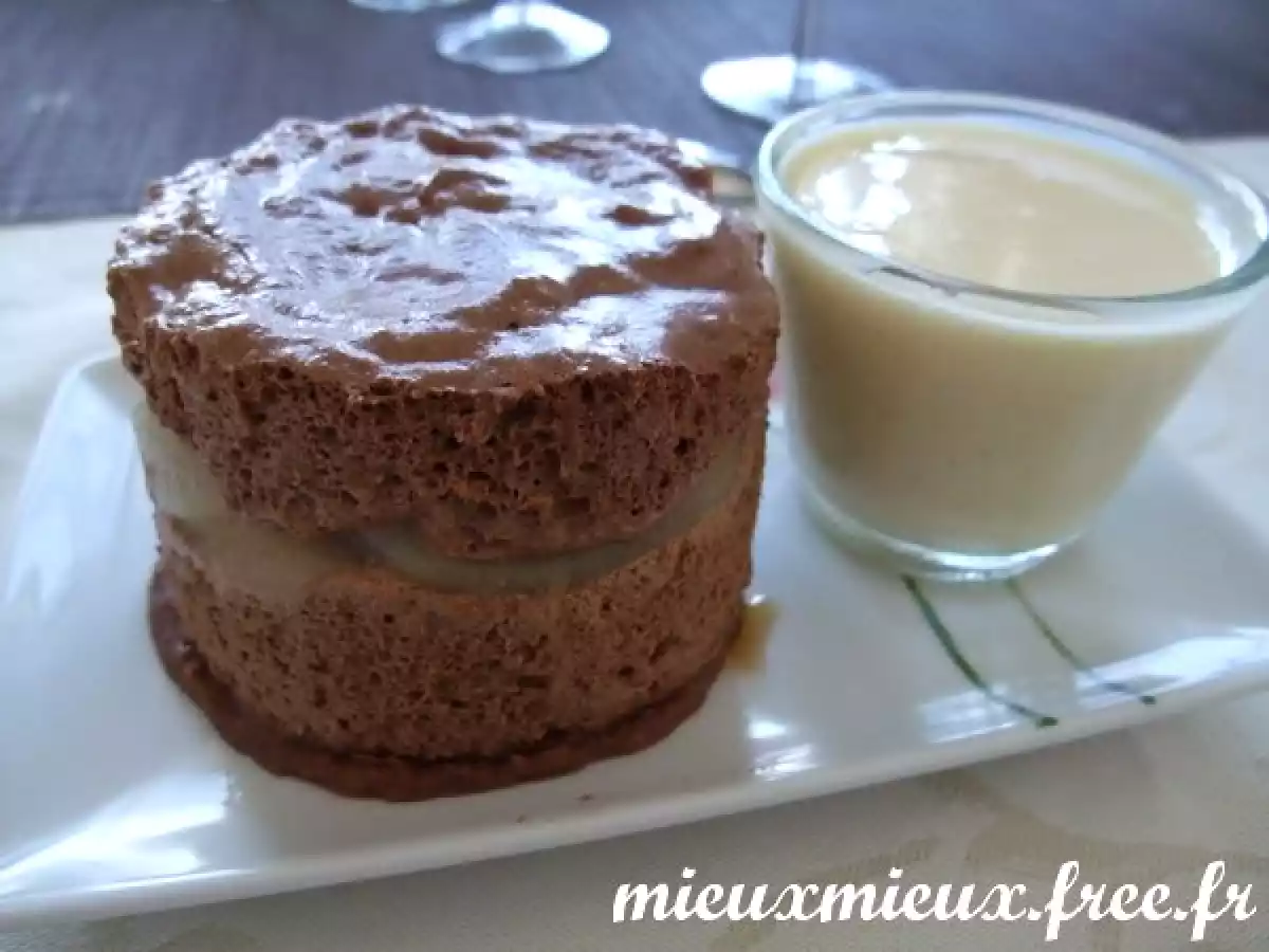Croustillant praliné, poire et mousse au chocolat