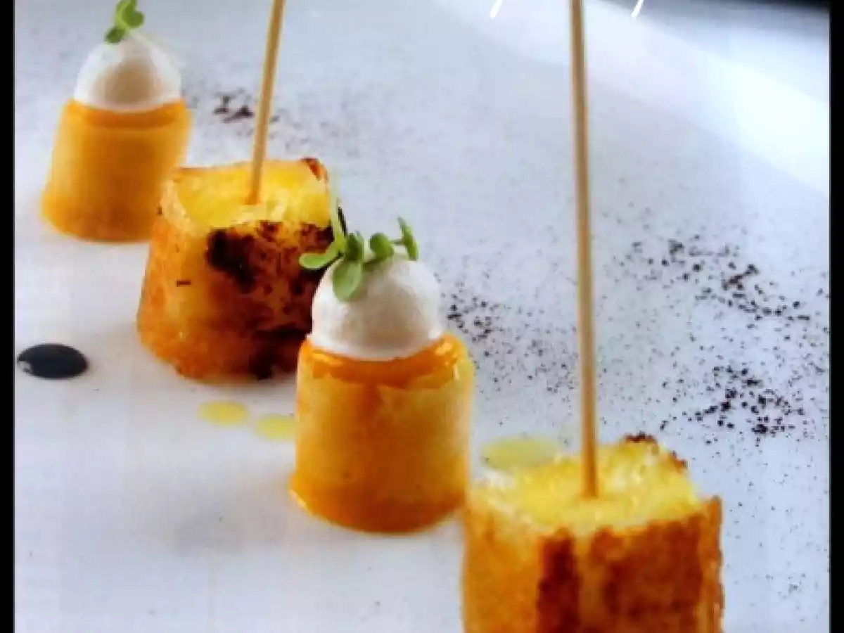 Croustillants à l'Ananas parfait glacé à la mangue et espuma passion.