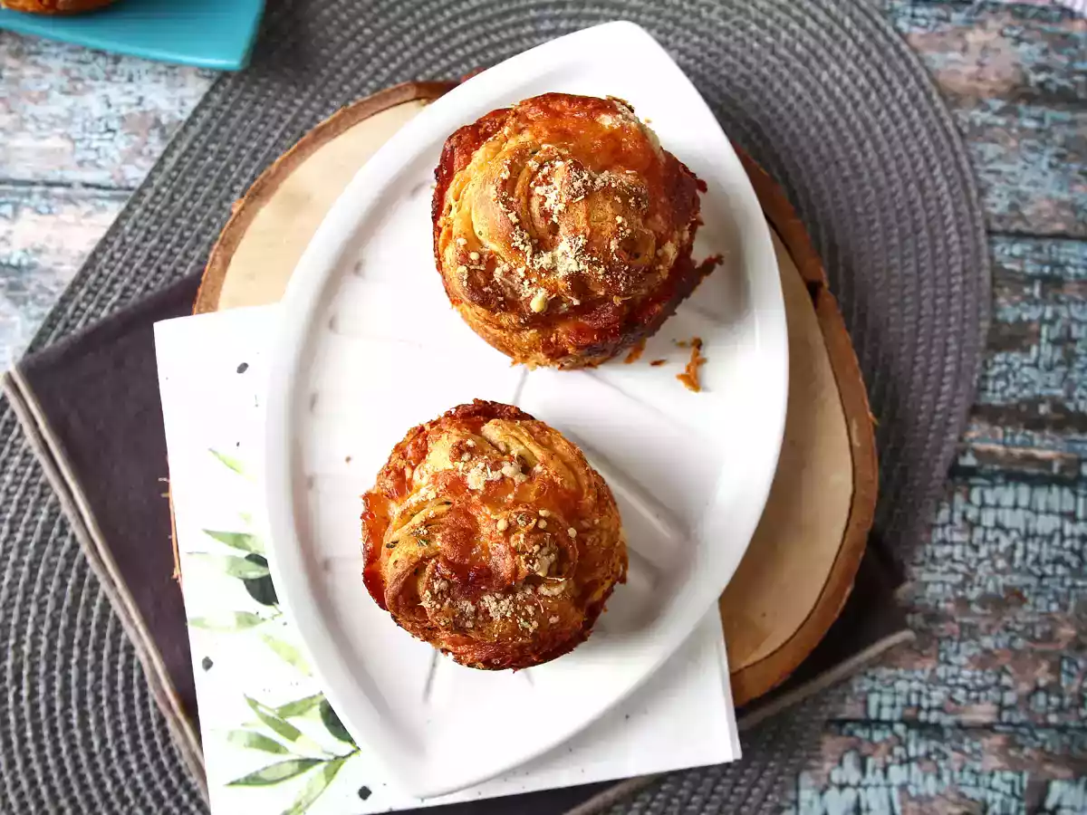 Cruffins, la combinaison d'un croissant et d'un muffin, ici salés au parmesan et mozzarella - photo 2