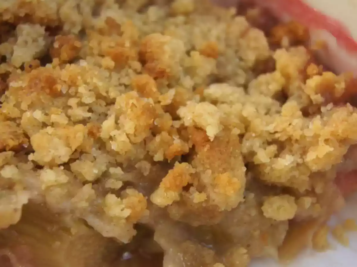 Crumble à la rhubarbe et farine de châtaignes
