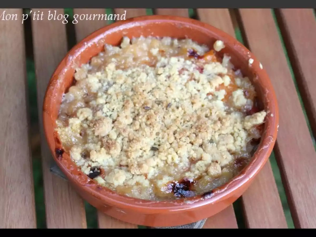 Crumble aux abricots et à la lavande