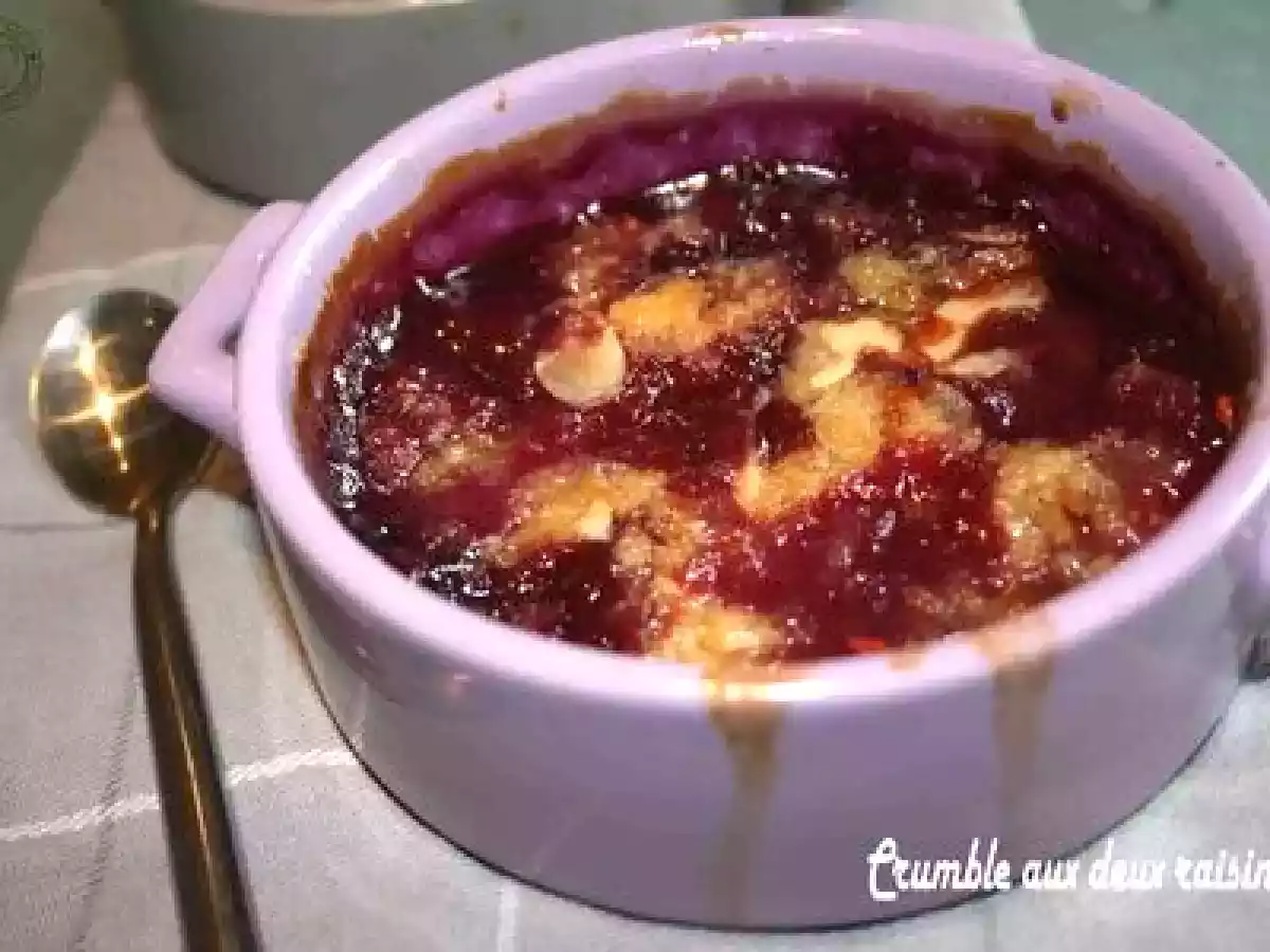 CRUMBLE AUX DEUX RAISINS