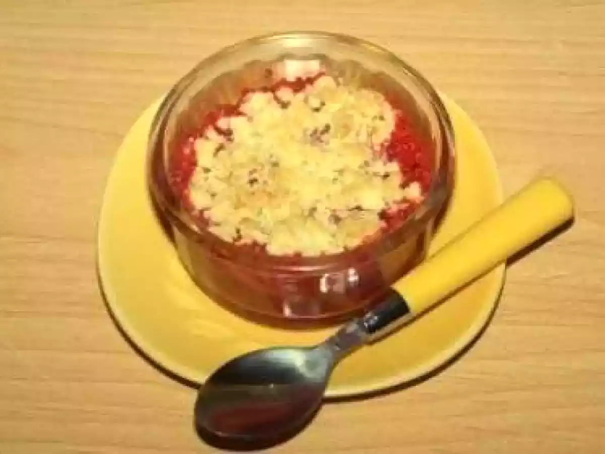 Crumble aux fraises et rhubarbe