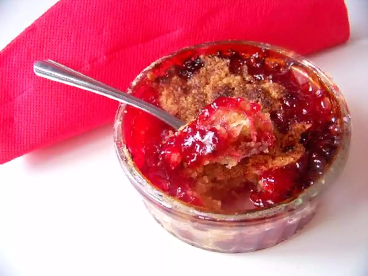 Crumble aux fruits rouges (groseilles, framboises)