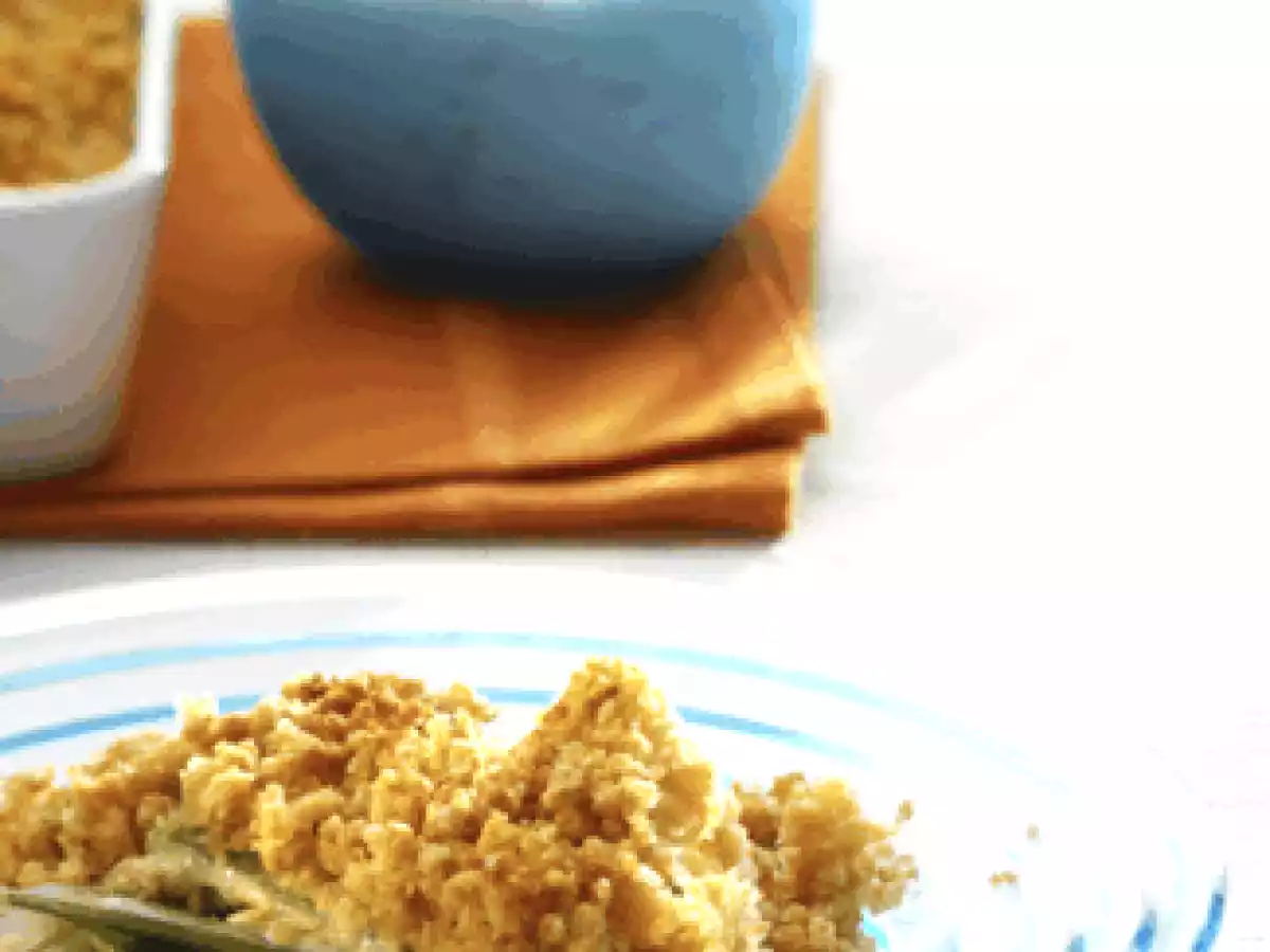 Crumble aux légumes, curry et cacahuètes, yaourt aux épices.