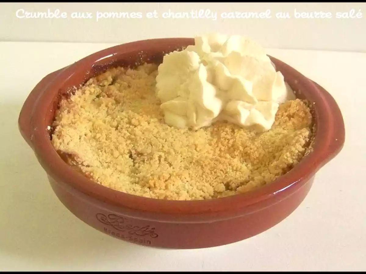 Crumble aux pommes, chantilly caramel au beurre salé
