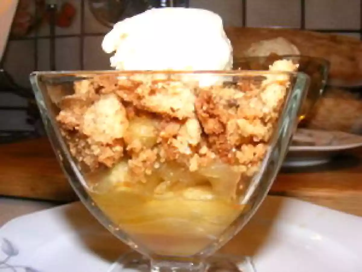 CRUMBLE AUX POMMES FAÇON TATIN, GLACE À LA VANILLE - photo 2