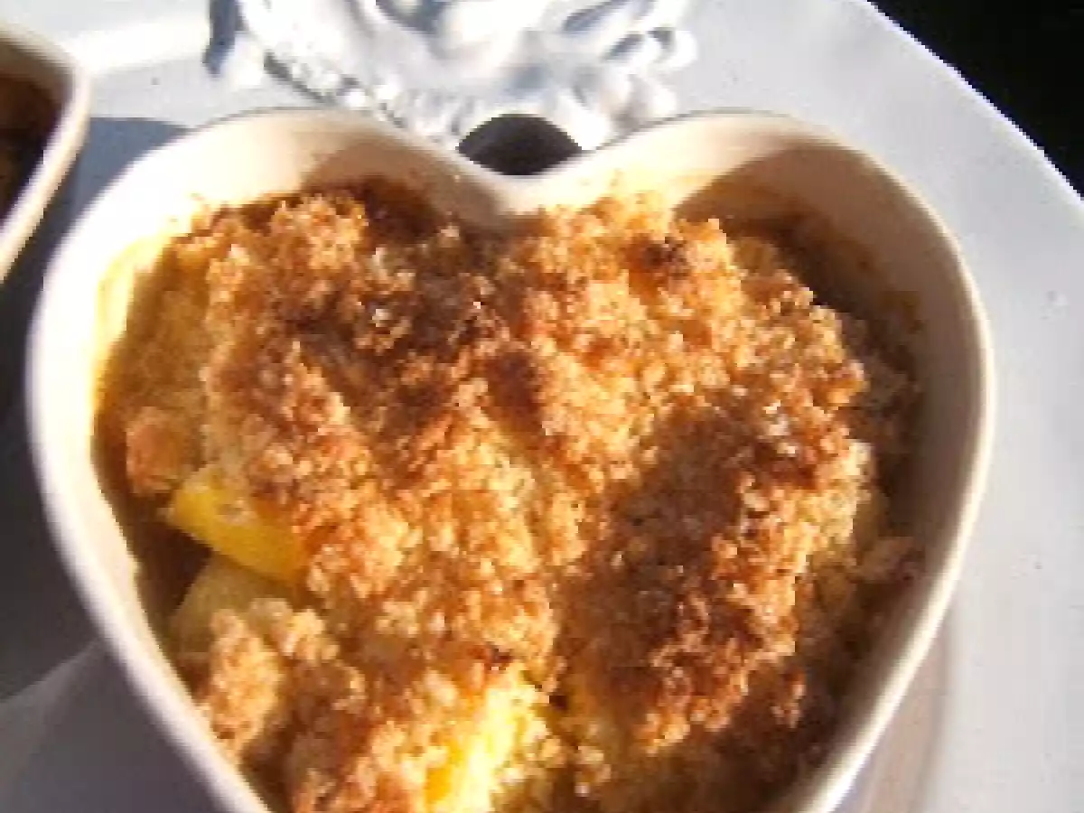 Crumble d'ananas, mangue et banane