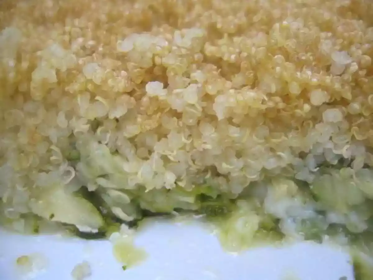 Crumble de courgettes au quinoa, chèvre frais, huile d'olive et thym du jardin...