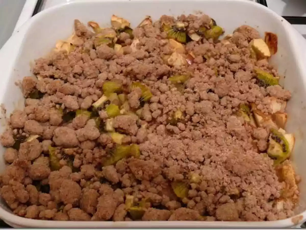 Crumble de pommes et kiwi aux noisettes