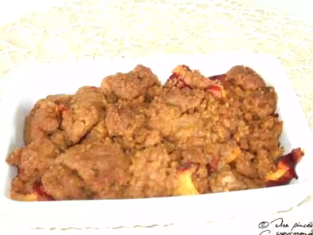 Crumble de spéculoos à la pomme et à la nectarine