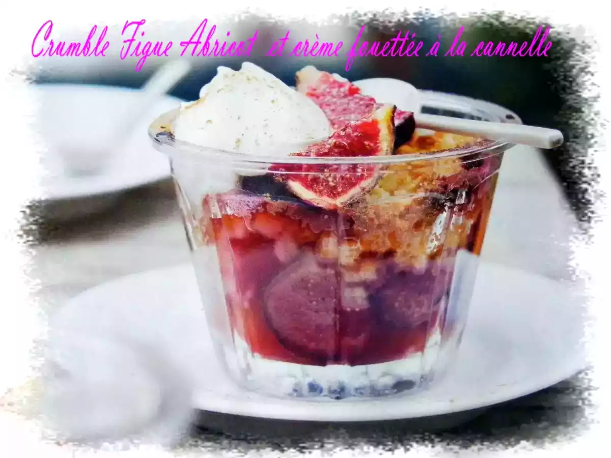 Crumble Figue-Abricot et sa crème fouettée à la Cannelle
