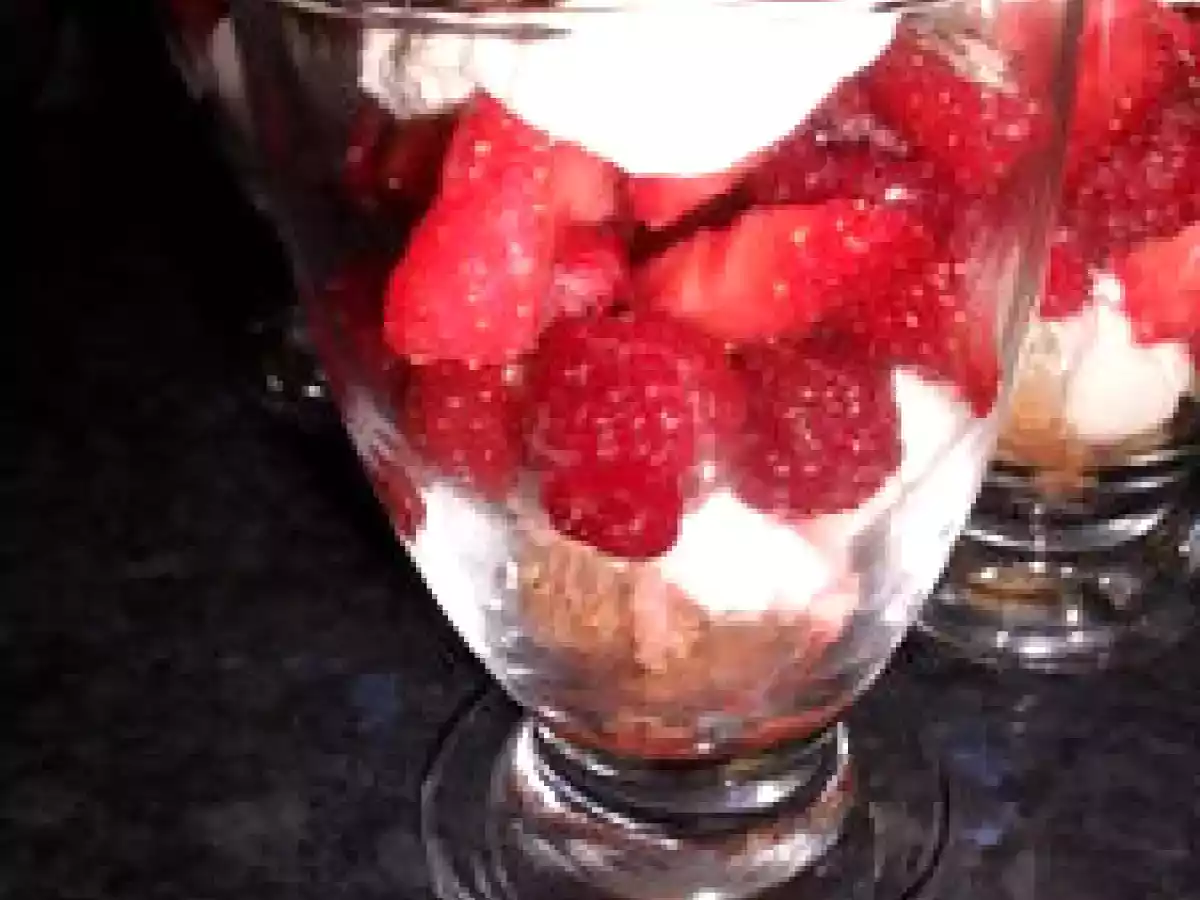 CRUMBLE FRUITS ROUGES EN VERRINE