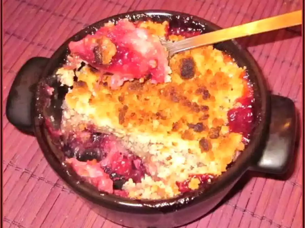Crumble pommes, bananes, fruits rouges - photo 2