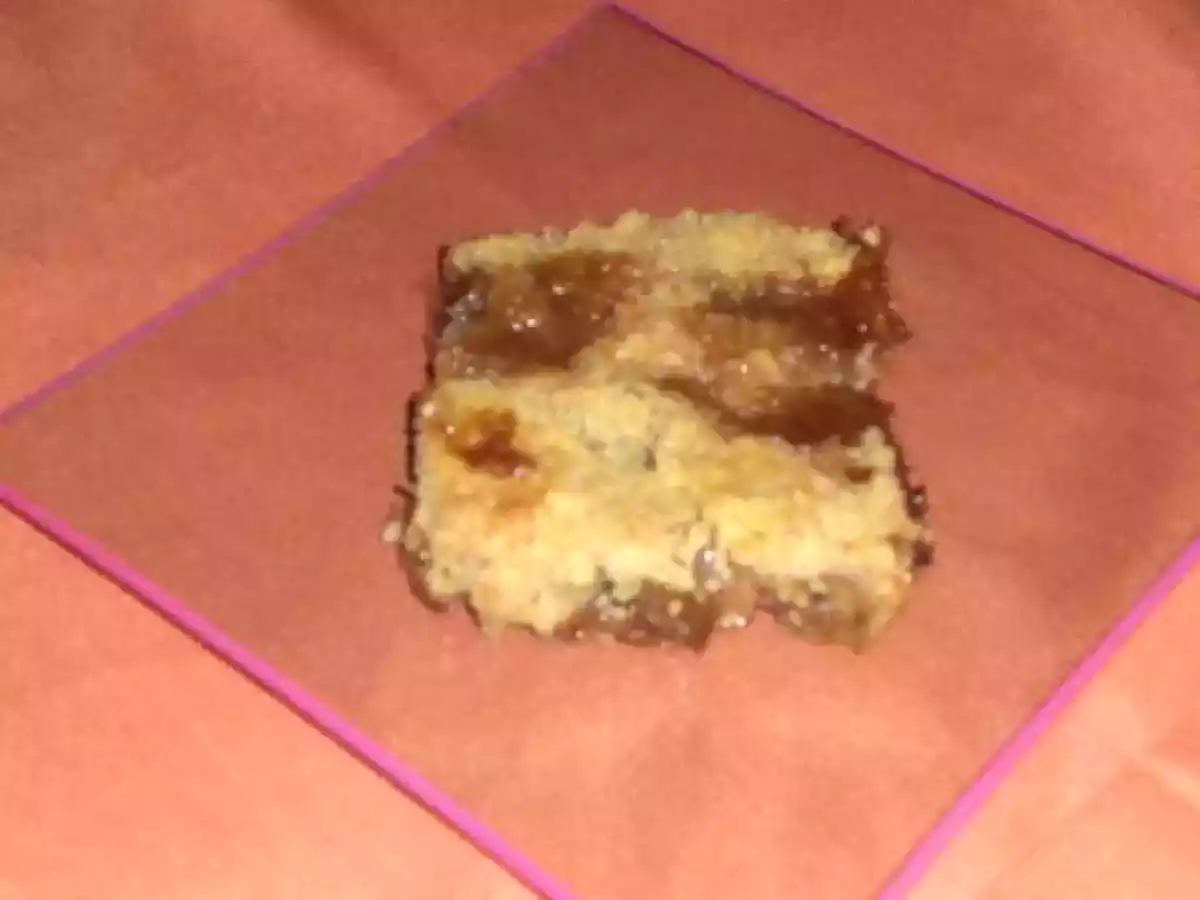CRUMBLE PRUNES, NOISETTES ET RAISINS SECS