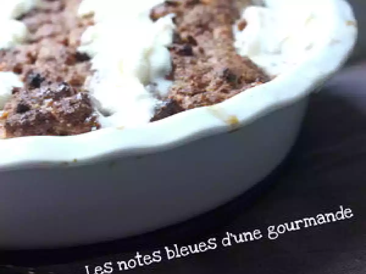 Crumble ultra gourmand aux speculoos, mascarpone, pommes et mangue