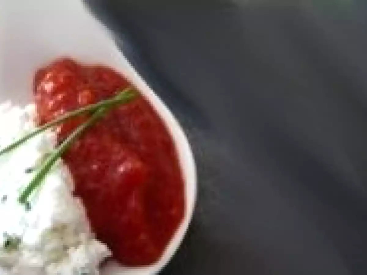 Cuillère apéritive purée de poivron et fromage de chèvre