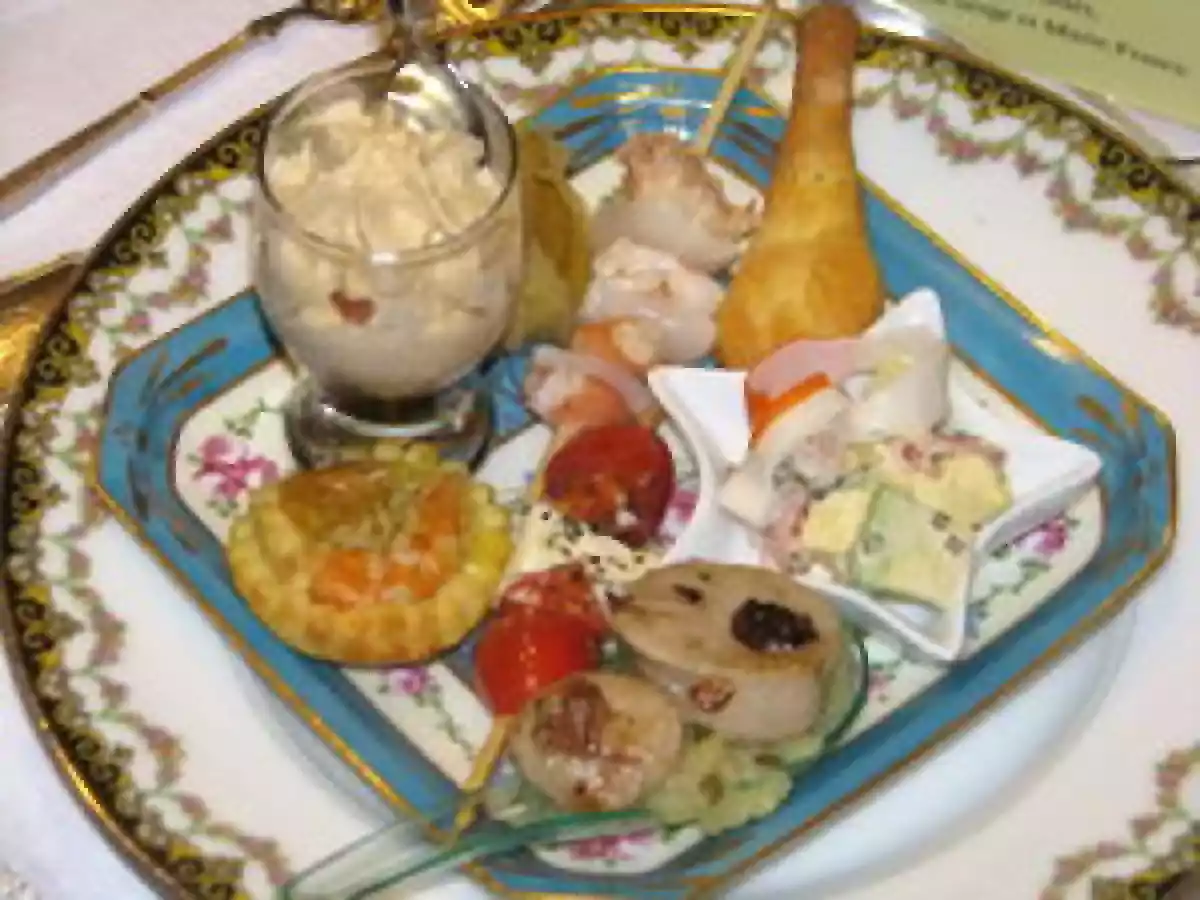 Cuillère de boudin blanc sur compote de pommes au cidre
