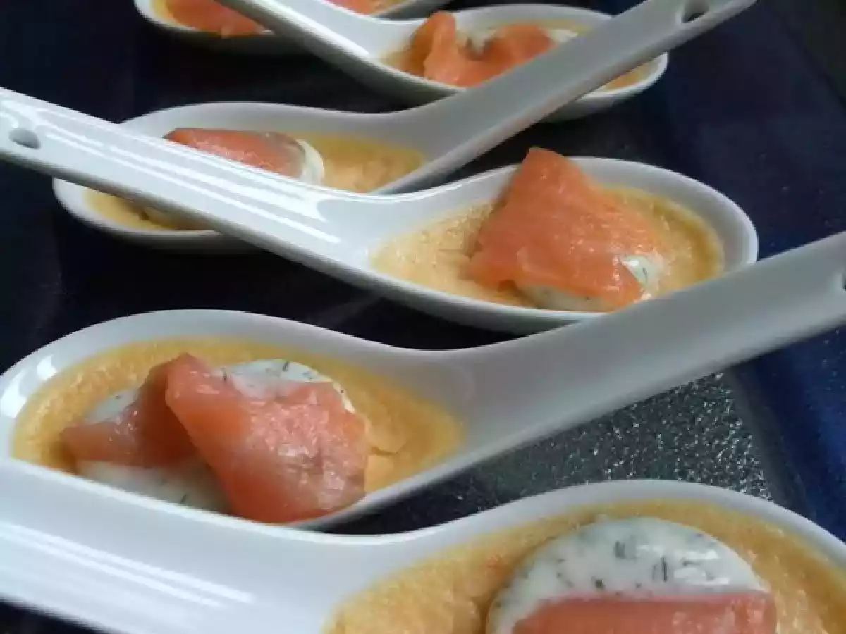 Cuillère de crème brûlée au saumon fumé