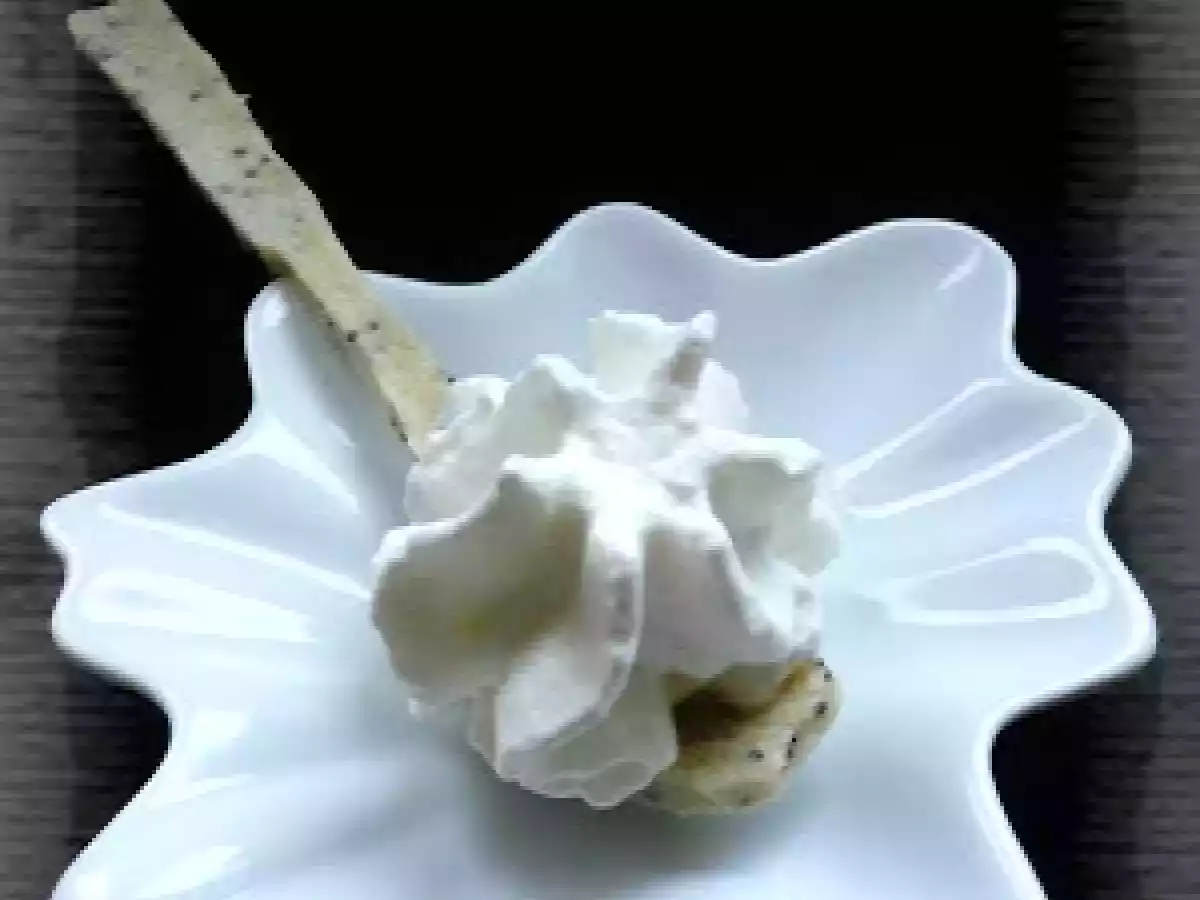 Cuillère sablée & sa chantilly de roquefort