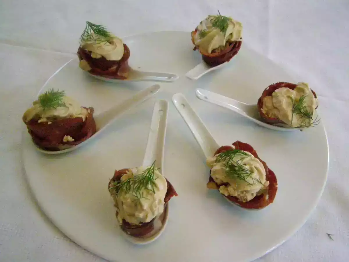 Cuillères de chantilly de foie gras et de magret de canard fumé