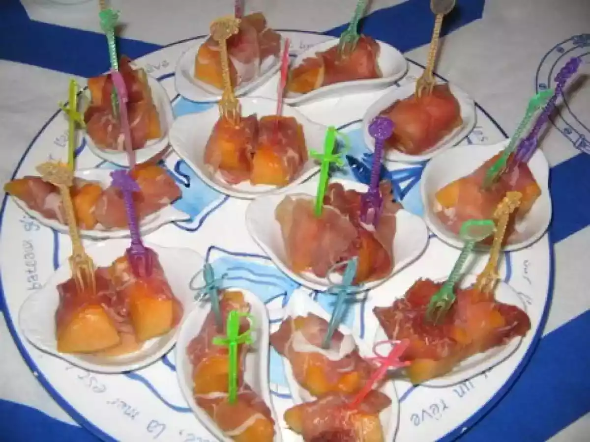 Cuillères de melon au jambon de bayonne