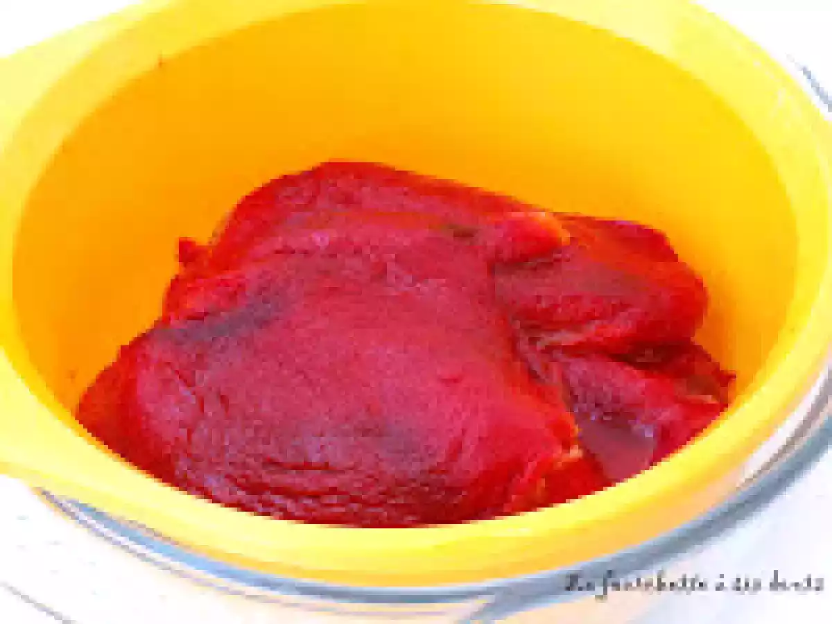 Cuire, peler et épépiner des poivrons rouges