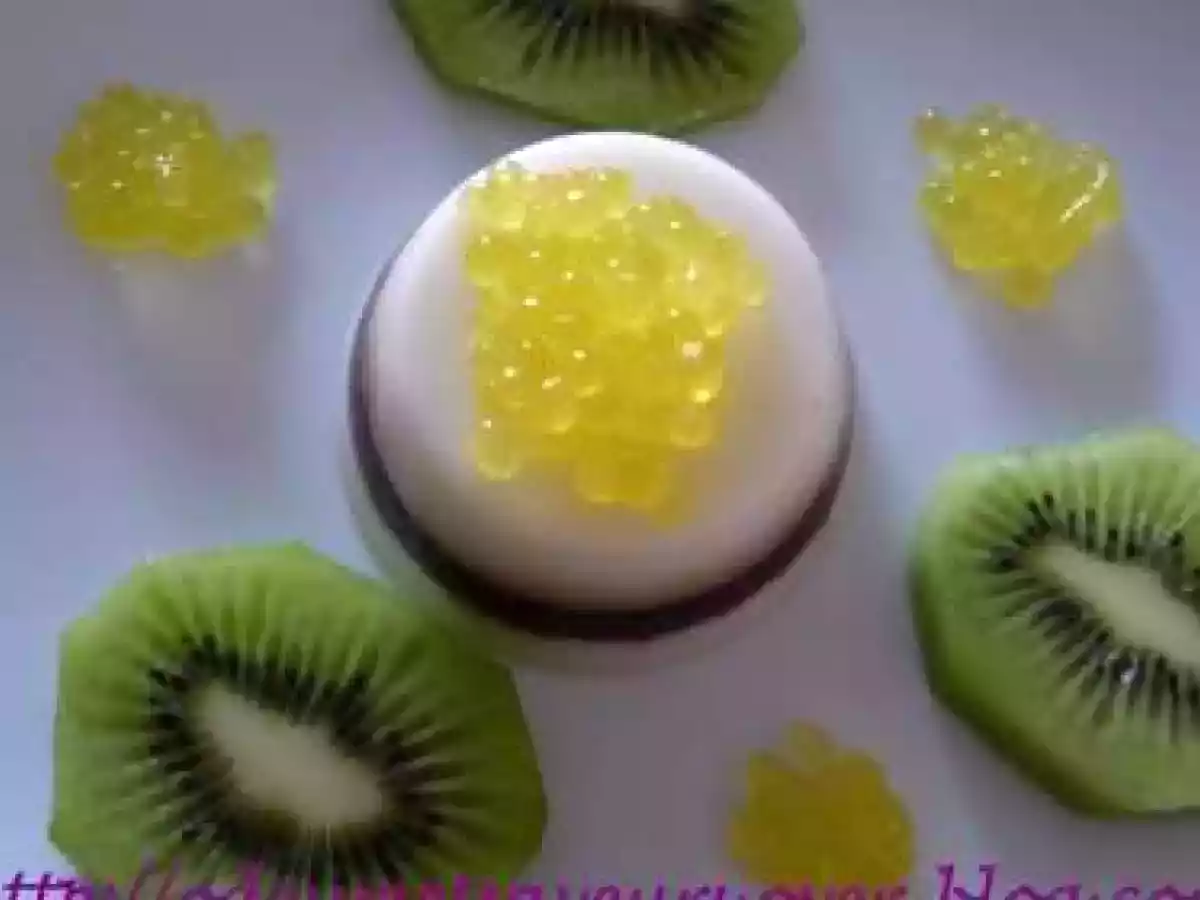 cuisine moléculaire: entremet coco-cerise et caviar passion