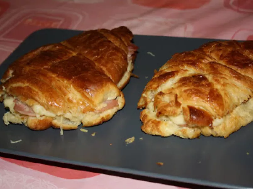 Cuisiner les restes #1 : Croissants jambon-fromage à la béchamel
