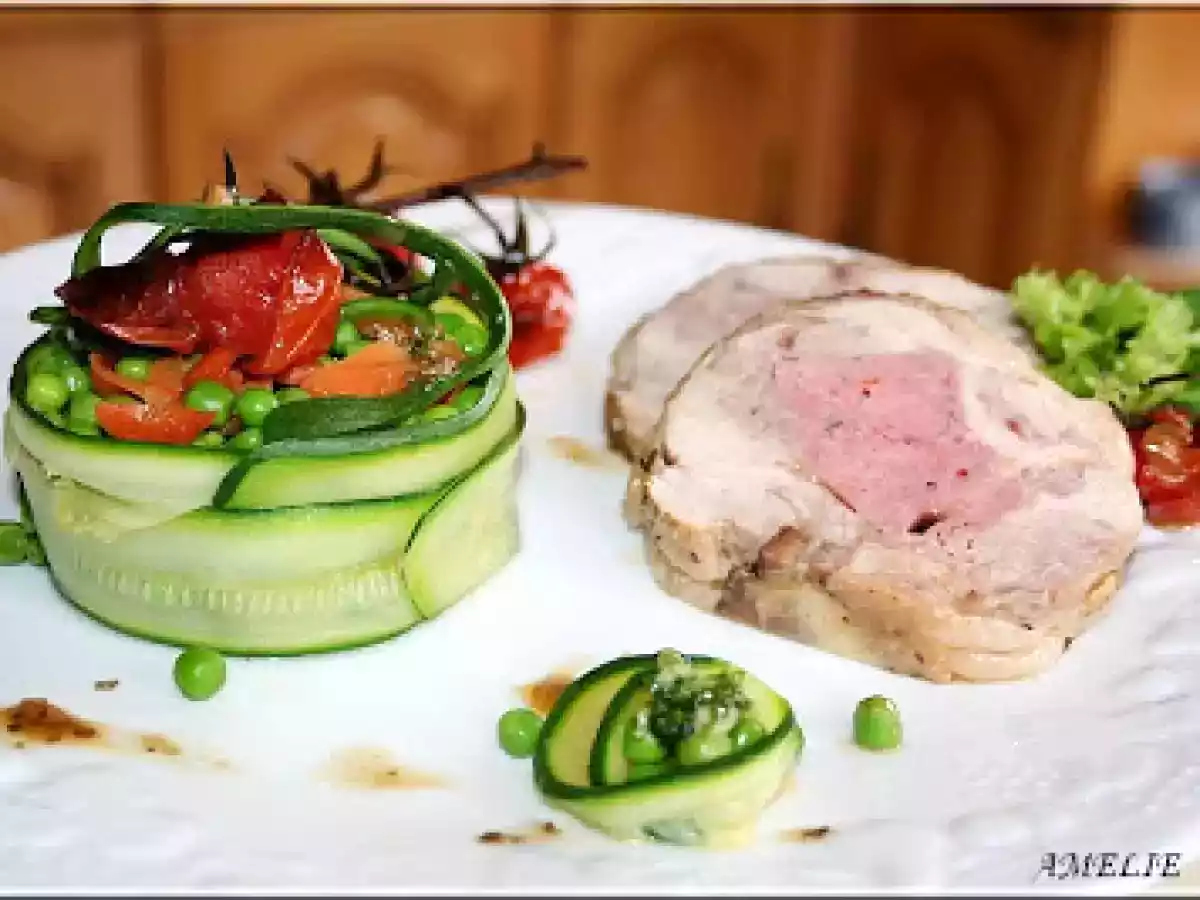 CUISSE DE DINDE FARCIE ET SA GARNITURE PRINTANIERE