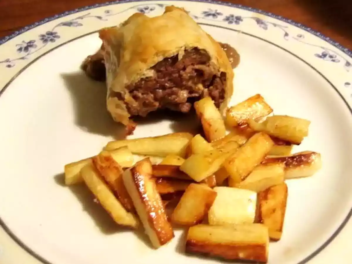 Cuisse de lièvre farcie au foie gras, feuilletage aromatiséà la truffe & panais rôtis