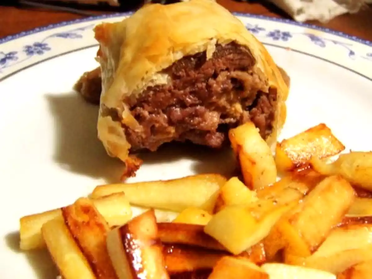 Cuisse de lièvre farcie au foie gras, feuilletage aromatiséà la truffe & panais rôtis - photo 3