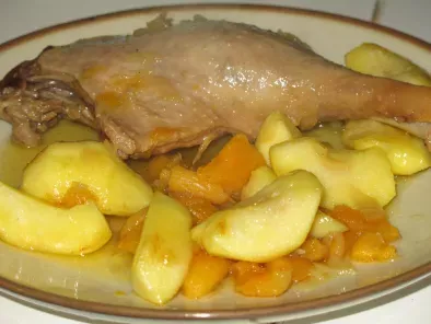 Cuisses de canard au cidre, pommes et abricots