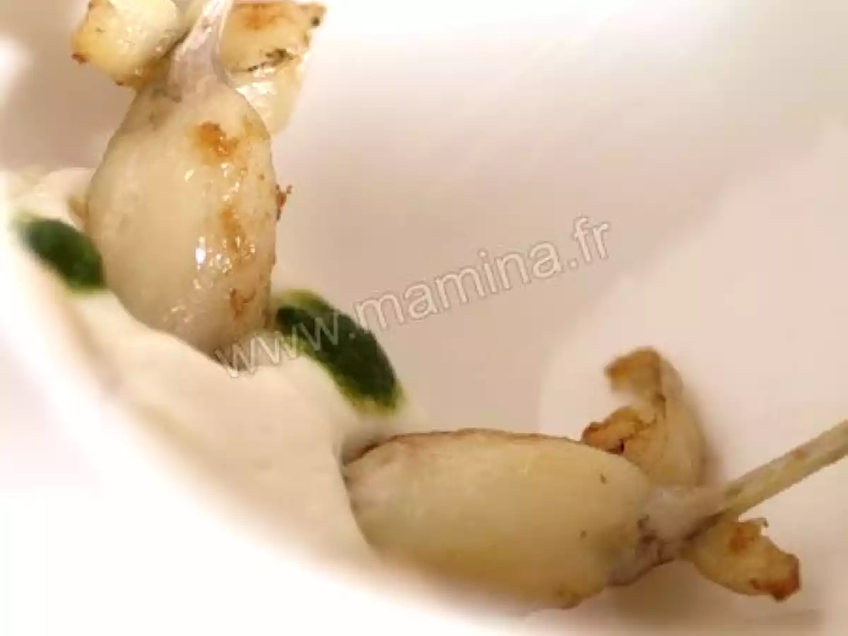 Cuisses de grenouilles et purée de chou-fleur aux amandes et jus de persil - photo 3